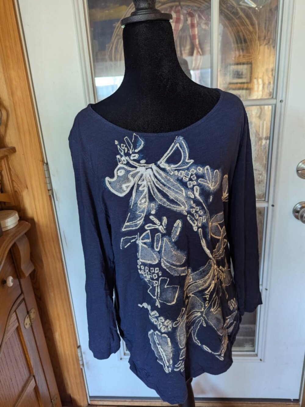 Top Chico's size 2/large navy/white